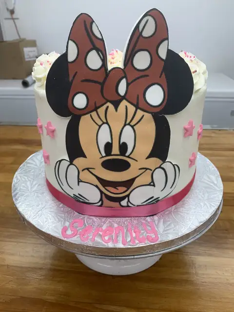 Minnie Mouse cake