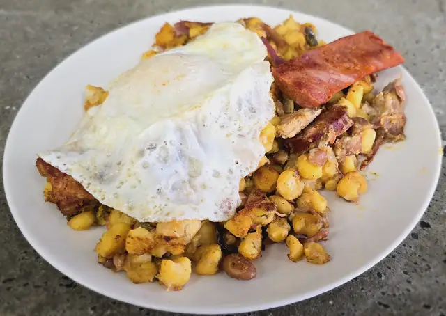 Breakfast plate with egg and potatoes