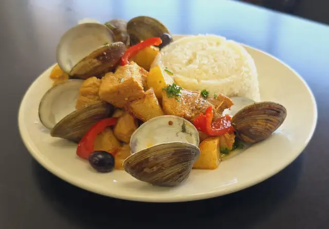 Clams with peppers and rice
